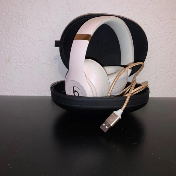 Limited edition Beats by Dr Dre Studio 3 wireless - Picture 3 of 3
